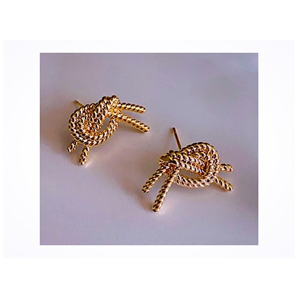 Women Small Pierced Twisted Knotted Knot Metal Stud Earrings Gold Tone NWOT - Picture 5 of 7